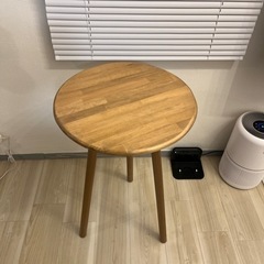 丸テーブルの画像