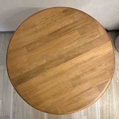丸テーブルの画像