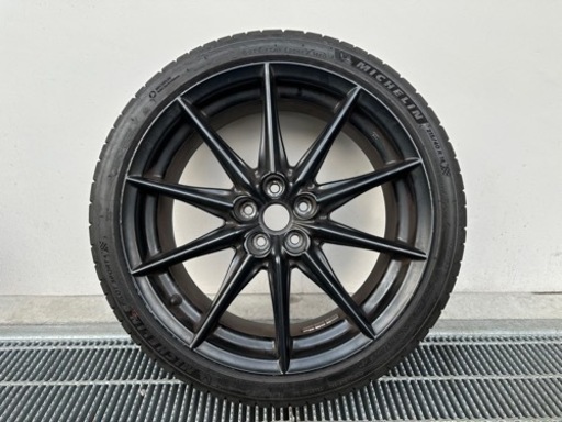 車のパーツ タイヤ、ホイール