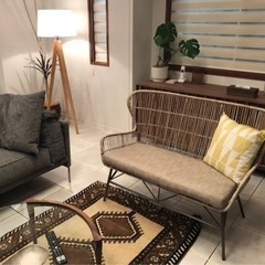 ドラマ「リコカツ」ラタンソファーの画像