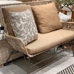 ドラマ「リコカツ」ラタンソファーの画像