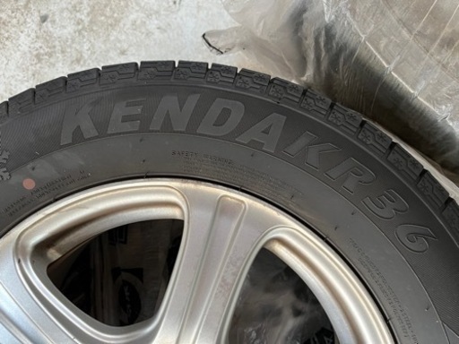 車のパーツ タイヤ、ホイール