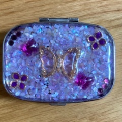 ハンドメイド　レジン　ピルケース　小物入れ　アクセサリーにも