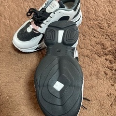 スニーカーレディースの画像