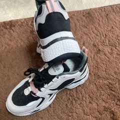 スニーカーレディースの画像