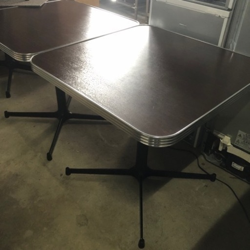 2台あります　業務用 ダイニングテーブル  75×75×70cm