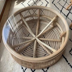 ラタンテーブルの画像