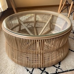ラタンテーブルの画像