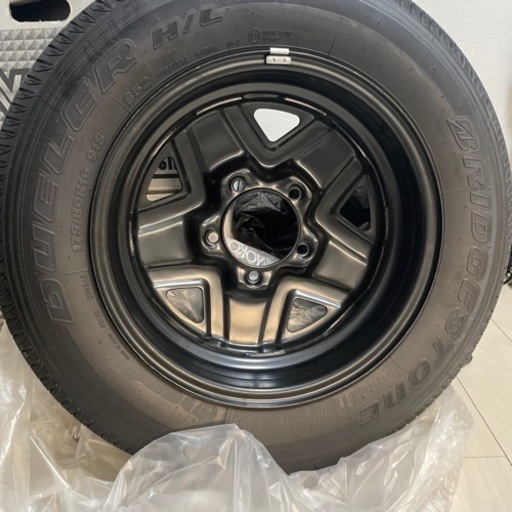 車のパーツ タイヤ、ホイール