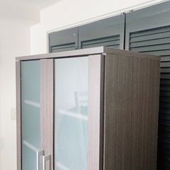 磨りガラスと木目の食器棚 / 豊平区豊平5条の画像