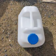 再入荷備蓄に最適！災害時の水を保管して置くのに便利。キャンプ、災害時の飲料水備蓄様にも助かります。一つ七リットル入ります。場所も取らず持ち運びにも楽々。の画像