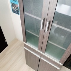 磨りガラスと木目の食器棚 / 豊平区豊平5条の画像