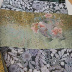 ★正絹★新品・未使用品★裄６８㎝★グレー基調に辻が花★の画像