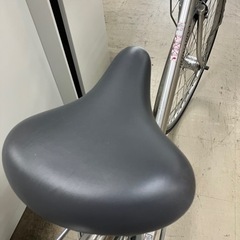 取引場所 南観音 A2403-540 DCM 6段変速自転車 28インチ 700x32C 鍵2組あり エアレス キズ、汚れ サビあり 前輪がハンドルとズレあります。の画像