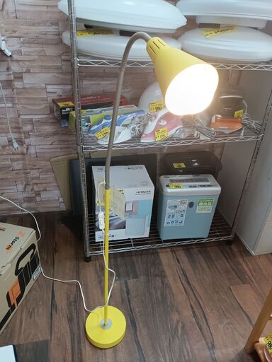 スタンドLEDライト　イエロー　黄色　サイズ（約）土台直径18×高120　　■近隣配送無料 買取GO‼　栄和店