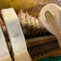 【決算セール！更にお値引き。】リフレッシュ済み中古ピアノ　優しい色合いチーク艶消し　W103の画像
