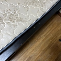 IKEAベッドは「BRUSALI（ブルサリ）」のクイーンサイズです。の画像