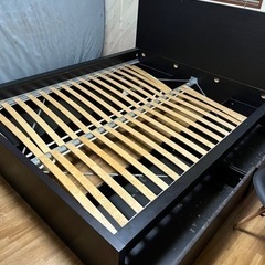 IKEAベッドは「BRUSALI（ブルサリ）」のクイーンサイズです。の画像