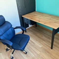 IKEAのパソコンデスク、チェアー