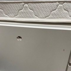 セミダブルマットレス、ベットフレームセットの画像