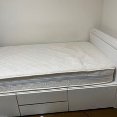 セミダブルマットレス、ベットフレームセットの画像