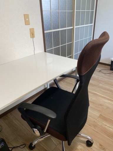 テーブルと椅子