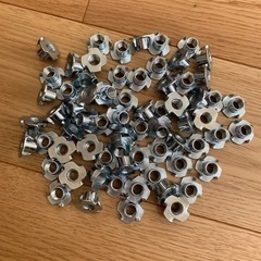 爪つきナットM10 