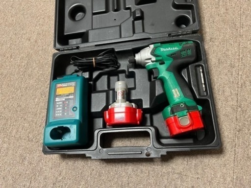 マキタ　インパクトドライバー
