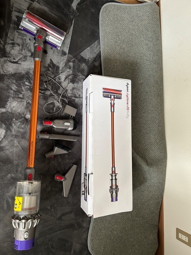 ＊引き取りのみ　ダイソン　cyclone v10 fluffy　中古＊