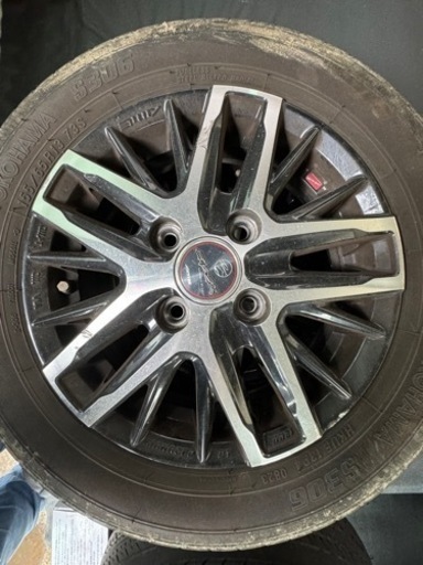 車のパーツ タイヤ、ホイール