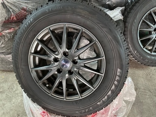 車のパーツ タイヤ、ホイール