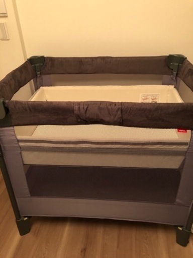 アップリカ　ココネル　エアープラス AB   ベビーベッド