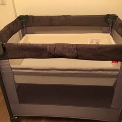 アップリカ　ココネル　エアープラス AB   ベビーベッド