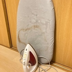 アイロンとアイロン台セットの画像