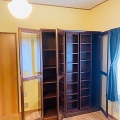 【取引中】本棚　ガラス扉付　無料での画像