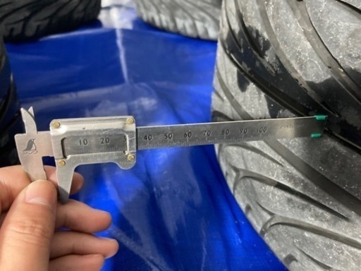 車のパーツ タイヤ、ホイール