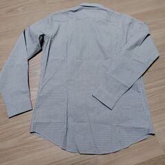 ユニクロ・メンズシャツの画像