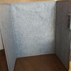 足元を暖めるパネルヒーター