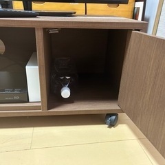 値下げ⭕️テレビリモコン、テレビ台の画像