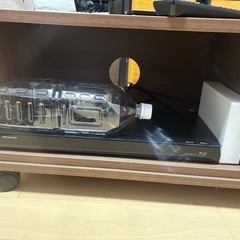 値下げ⭕️テレビリモコン、テレビ台の画像