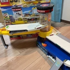 ダブルアクション　トミカビル　　