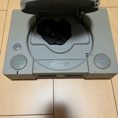 【値下げ】ゲーム機　プレイステーション1 コントローラー付の画像