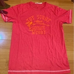 ユニクロT 赤 Mの画像