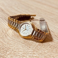 ジバンシー クオーツ 腕時計　レディース