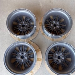 車のパーツ タイヤ、ホイールの画像