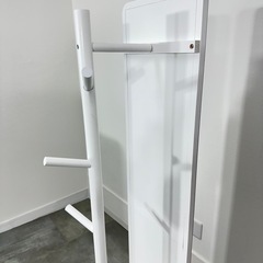 物置付き回転式姿鏡の画像