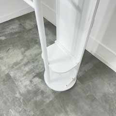 物置付き回転式姿鏡の画像