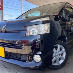 8人乗り♪月々1.3万円〜分割払い可❗️車検2年付き！大人気☆トヨタ ヴォクシー☆SDナビ付き☆走行中DVD観れます☆☆ETC付き☆バックカメラ☆両側電動スライドドア付き☆ドライブレコーダー付きのフル装備☆事故修復歴無し☆車内広々三列シート‼️の画像