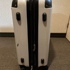 スーツケース　白　早期取引希望の画像