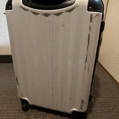 スーツケース　白　早期取引希望の画像